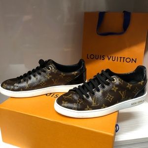 Louis vuitton sneakers size 9